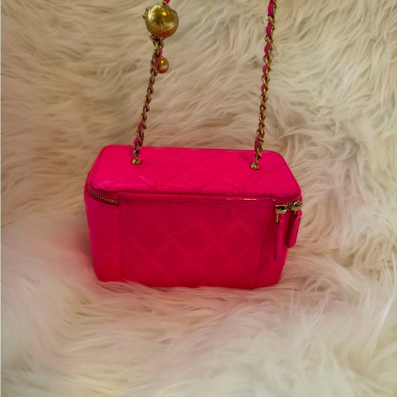Barbie Hot Pink Chanel Vanity Handbag - Picture 3 of 16
